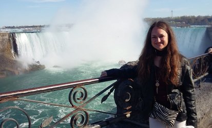 Eliana bei den Niagarafällen in Kanada